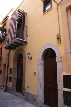 La Finestra Sotto La Rocca, Cefalù